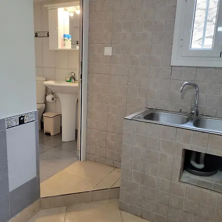 Seafront Villa, Fay * كارداميلي