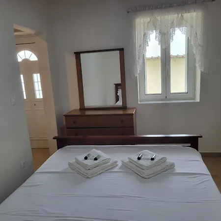Seafront Villa, Fay * كارداميلي