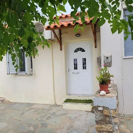 Seafront Villa, Fay بيت للعطل كارداميلي