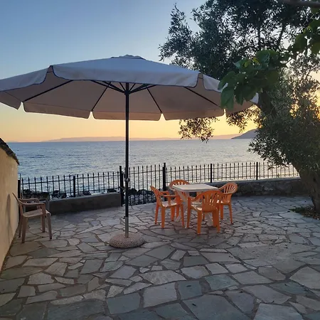 Seafront Villa, Fay بيت للعطل *