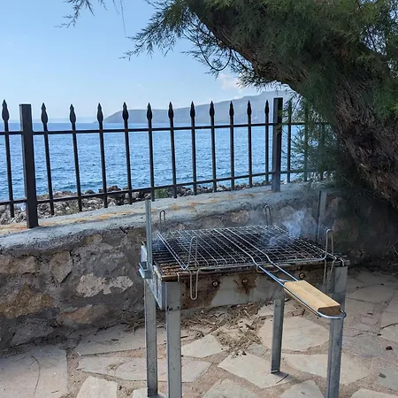 Seafront Villa, Fay كارداميلي